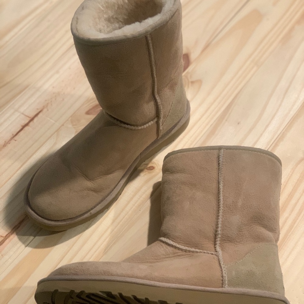 UGG Classic Short Shearling-Lined Ankle Boots in Chestnut